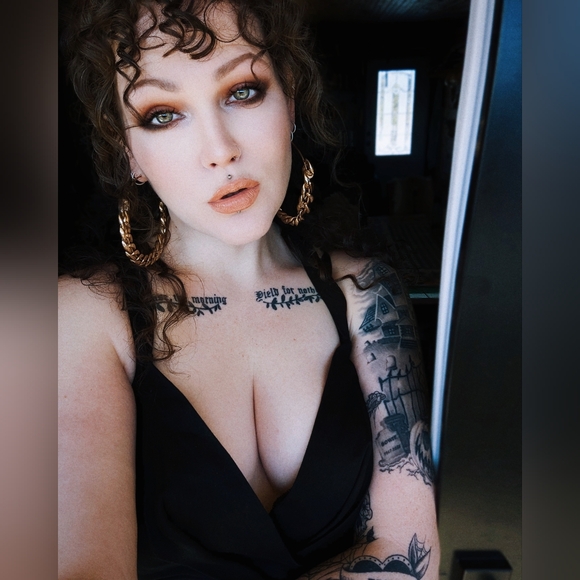 Meet your Posher, Michellenicoletiley - Picture 5 of 6